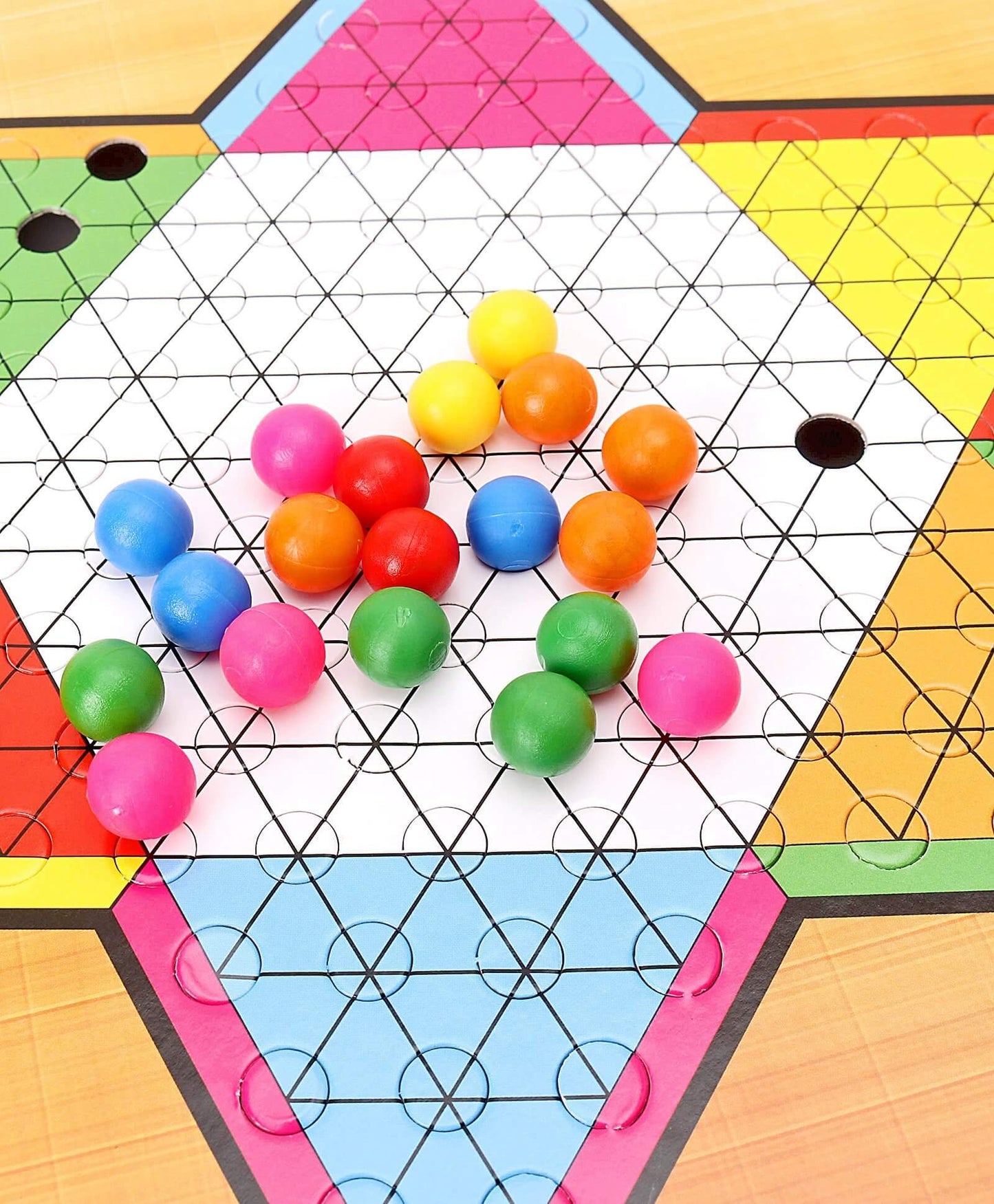 https://funskoolindia.com/wp-content/uploads/2024/08/CHINESE-CHECKERS-3.jpg