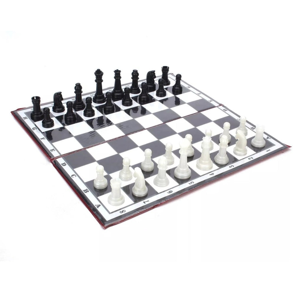 Kings Kingdom Magnetic Chess | Detail View